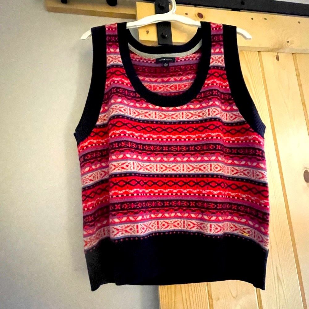 EUC Tommy Hilfiger sweater vest = Winter Coziness ❄️❄️⛷☃️❄️
